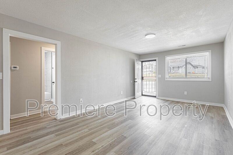 721 E College St #A - Photo 3 of 9