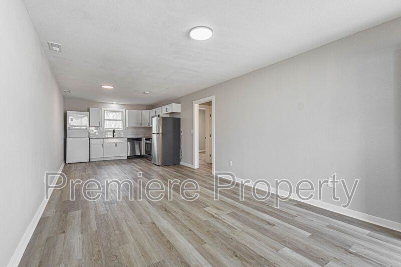 721 E College St #A - Photo 4 of 9