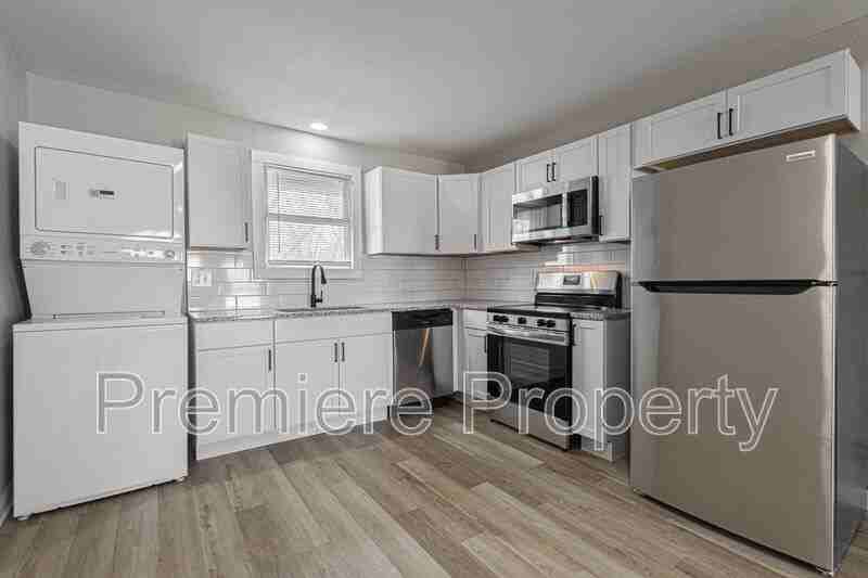 721 E College St #A - Photo 5 of 9