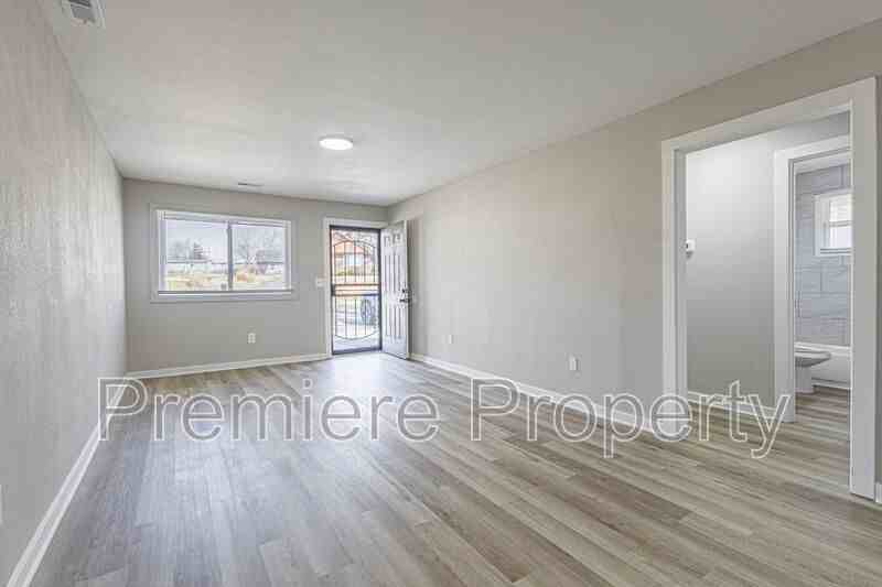 719 E College St #A - Photo 3 of 9