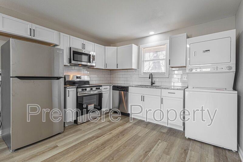 719 E College St #A - Photo 5 of 9