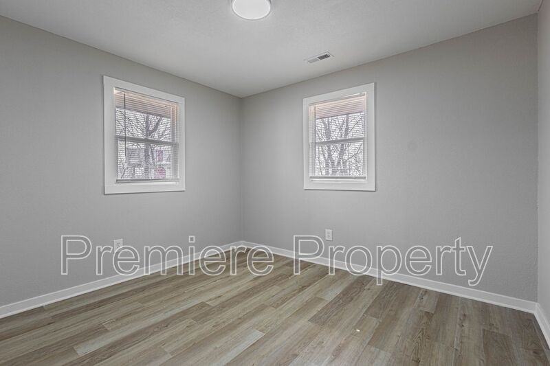 719 E College St #A - Photo 7 of 9