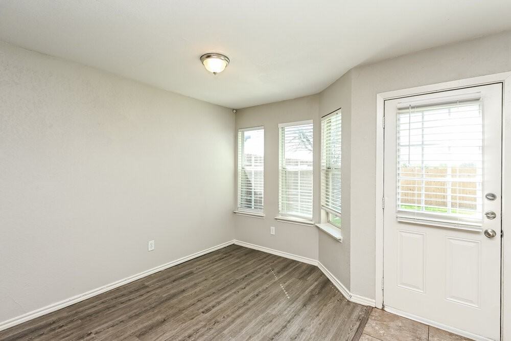 1424 Pine Ln - Photo 7 of 17