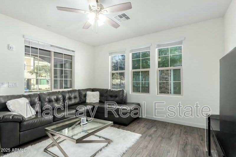 1918 E Bridgeport Pkwy #102 - Photo 3 of 28
