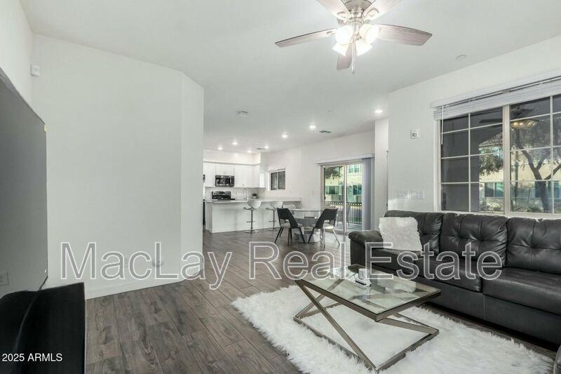 1918 E Bridgeport Pkwy #102 - Photo 5 of 28