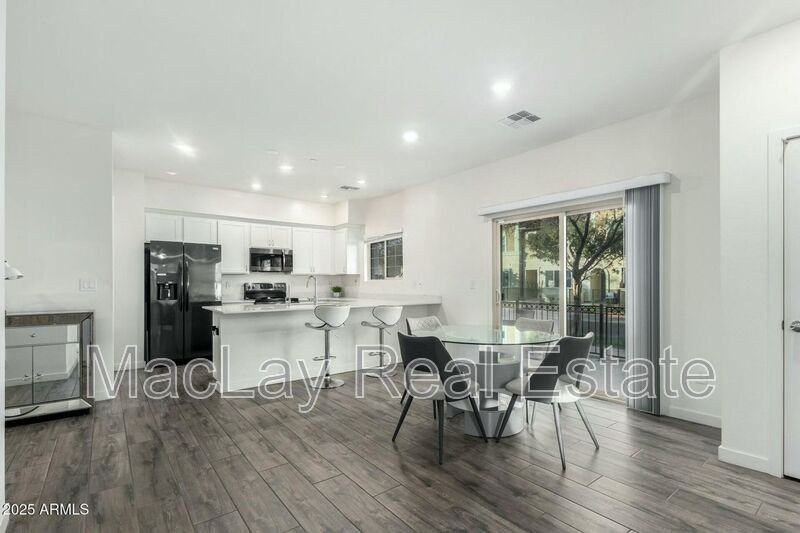1918 E Bridgeport Pkwy #102 - Photo 6 of 28