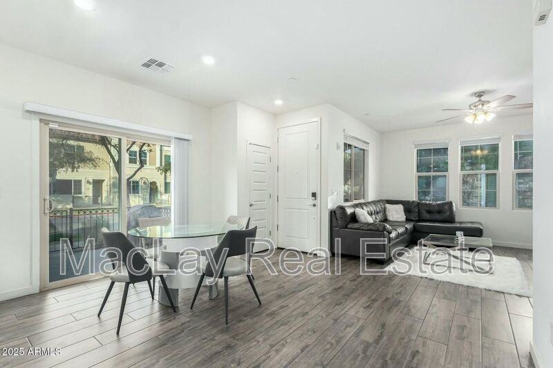 1918 E Bridgeport Pkwy #102 - Photo 7 of 28