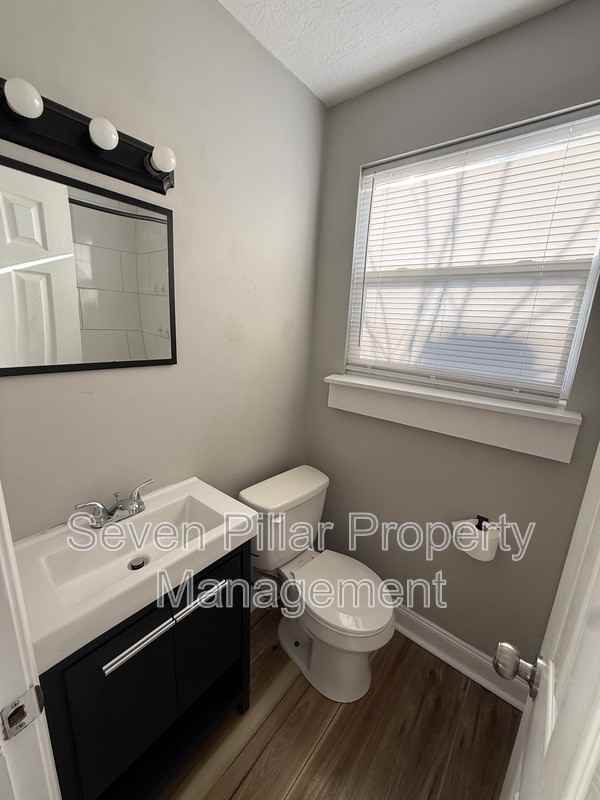 1046 Republic Ave - Photo 5 of 10