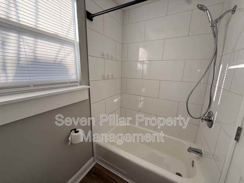 1046 Republic Ave - Photo 6 of 10