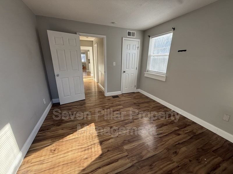 1046 Republic Ave - Photo 7 of 10