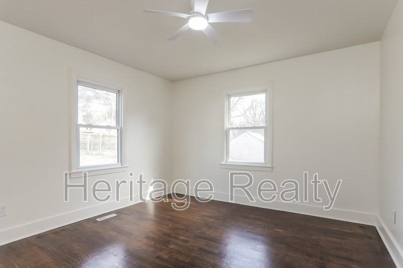 921 Shamrock Ave - Photo 5 of 11