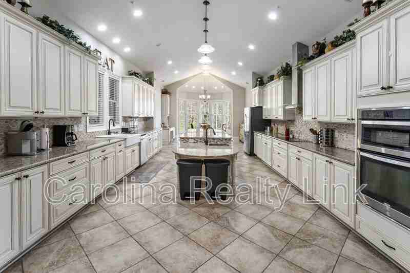 Thompson Ave #2 - Photo 7 of 14