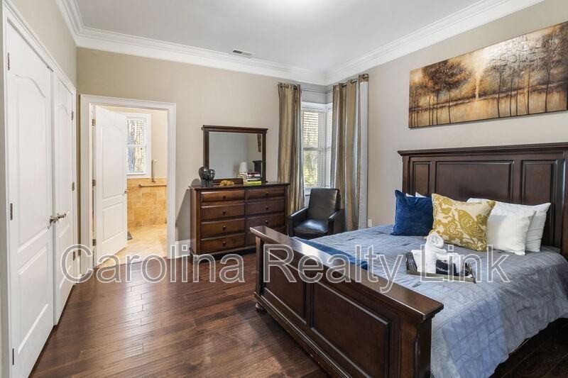 Thompson Ave #4 - Photo 2 of 14