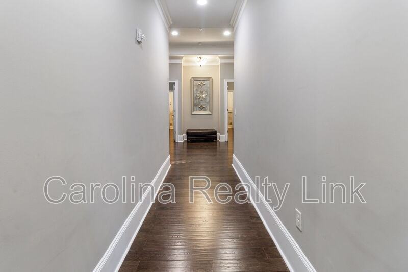 Thompson Ave #6 - Photo 5 of 14