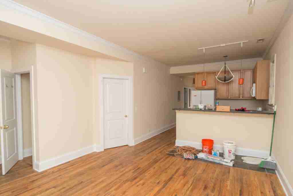 1314 W Roscoe St #1 - Photo 4 of 20