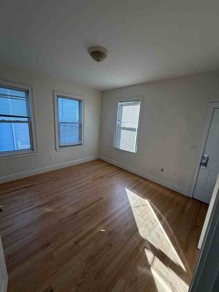 4-12 Humboldt Place - Photo 3 of 25