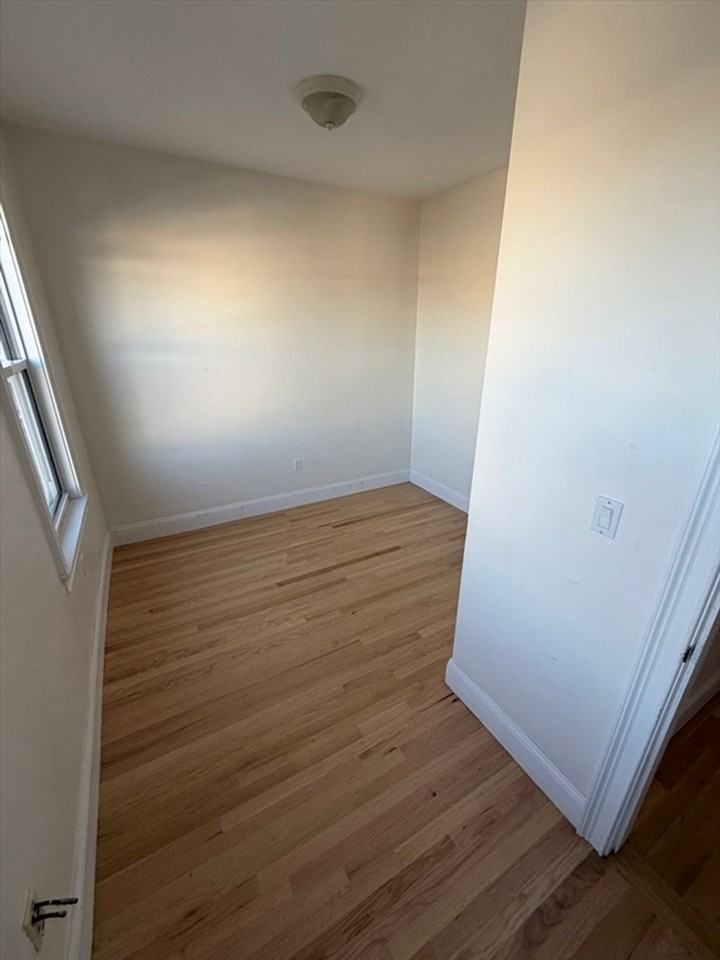 4-12 Humboldt Place - Photo 4 of 25