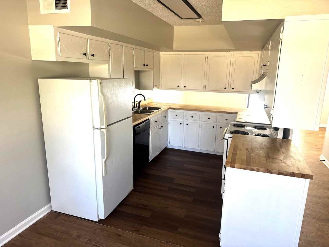 238 Lake Drive Unit 1 - Photo 4 of 9