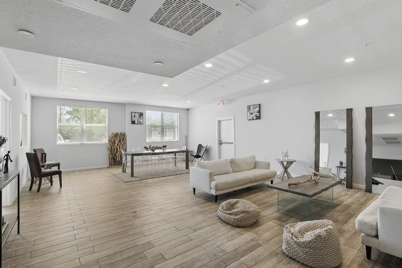 PALAZZO RESIDENCES I - Photo 6 of 29