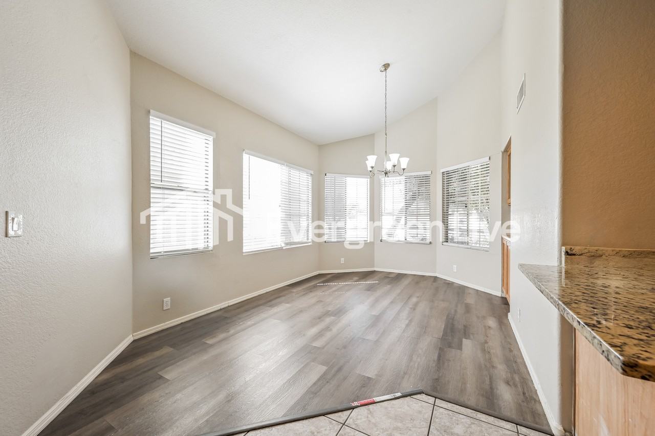 18019 N 88th Dr - Photo 4 of 15