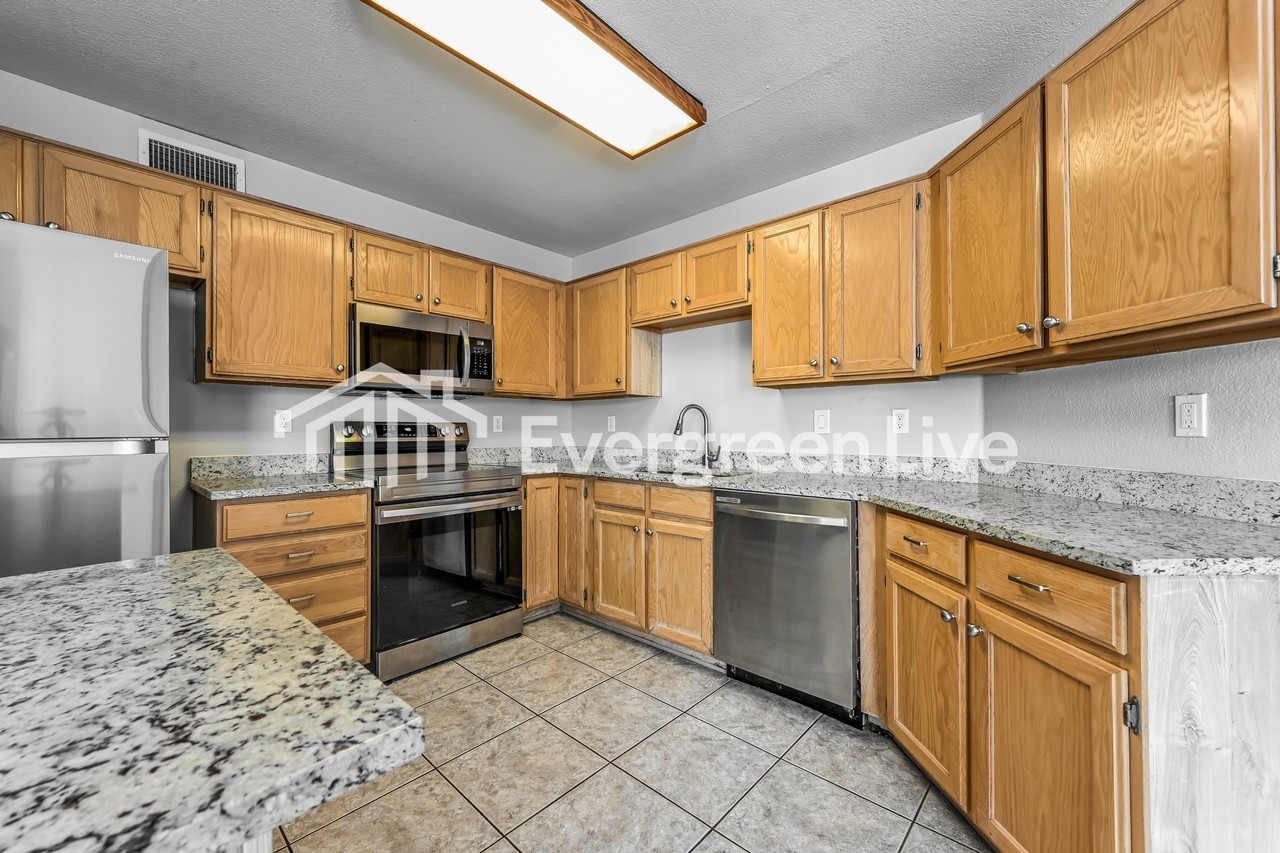 18019 N 88th Dr - Photo 6 of 15