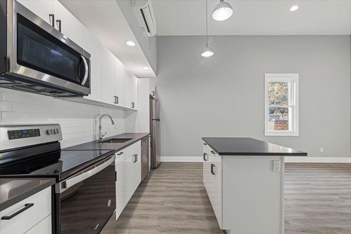 47 Beekman Ave ##32 - Photo 2 of 8