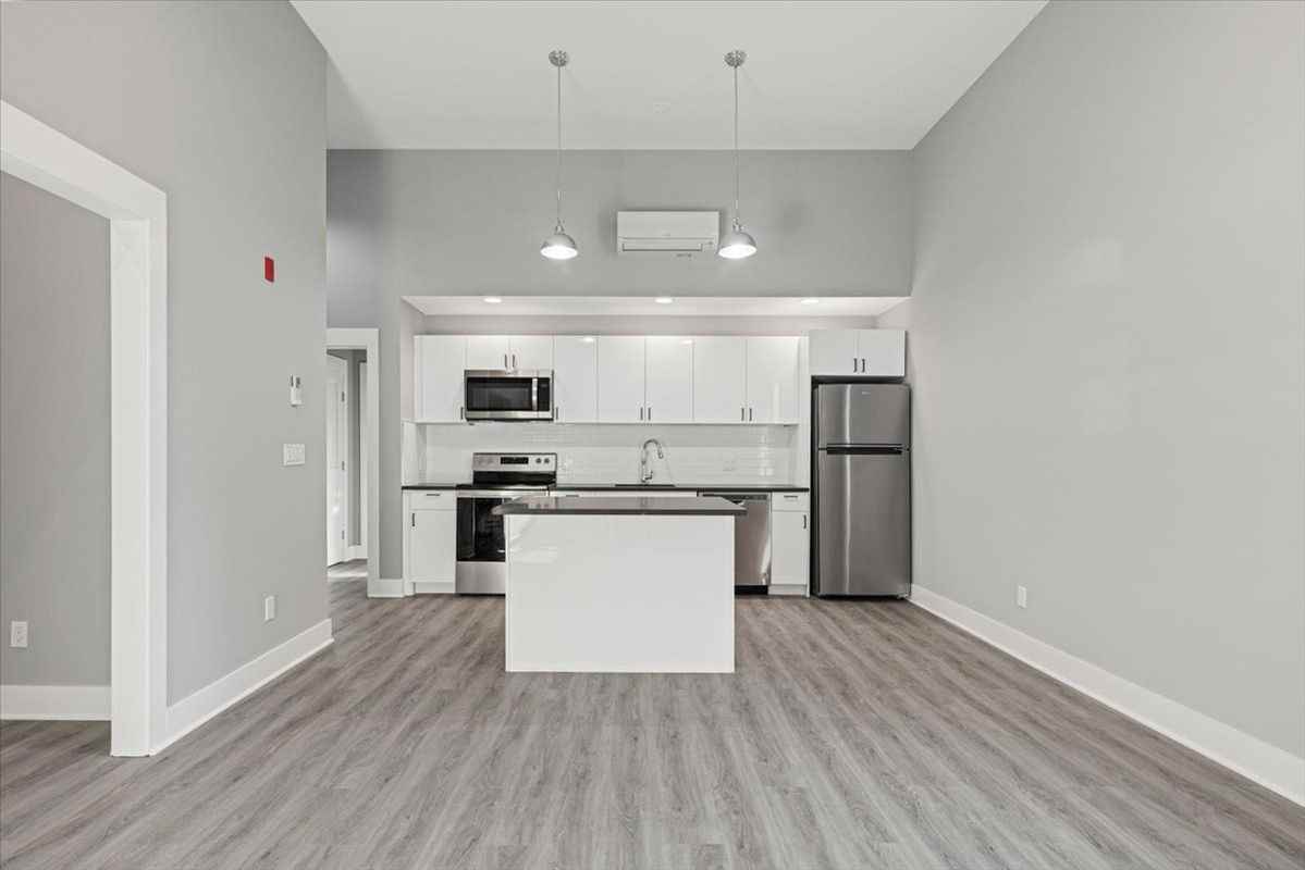 47 Beekman Ave ##32 - Photo 3 of 8