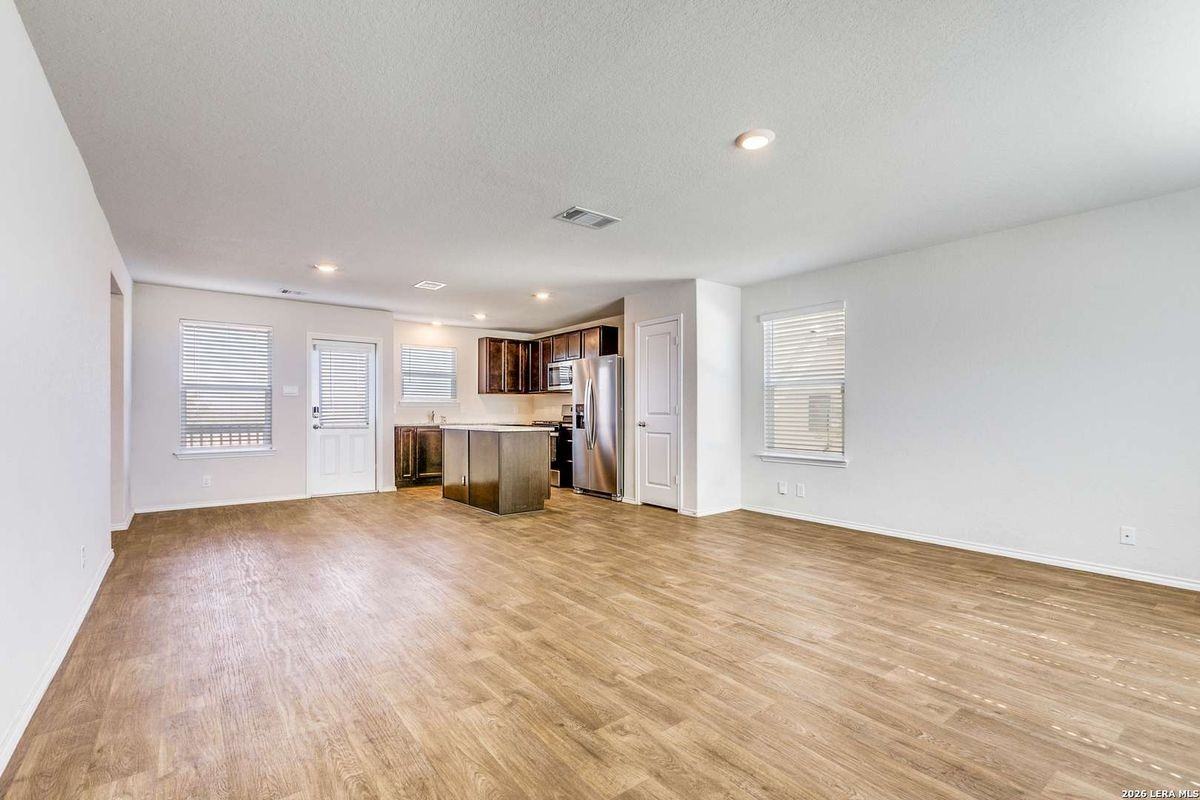 15315 Olive Pigeon - Photo 2 of 6