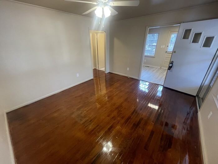 429 Rose Ln - Photo 4 of 12