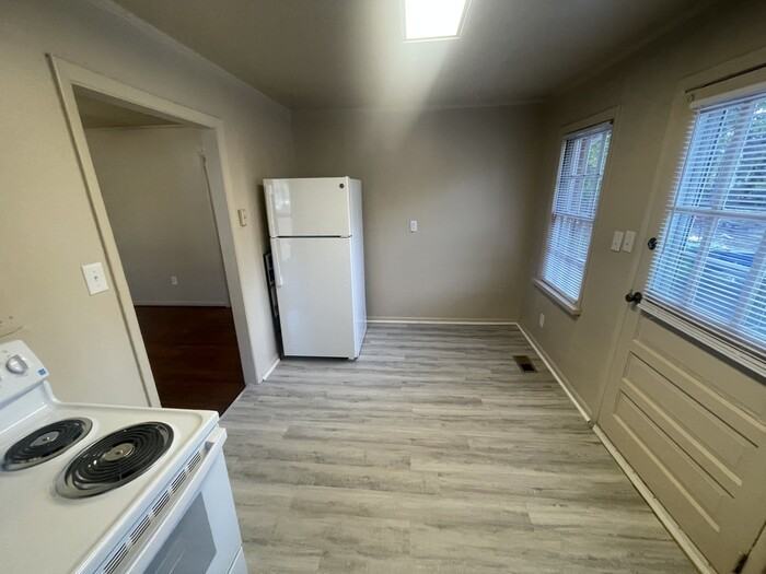 429 Rose Ln - Photo 5 of 12