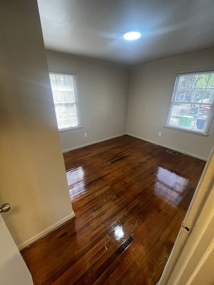 429 Rose Ln - Photo 7 of 12