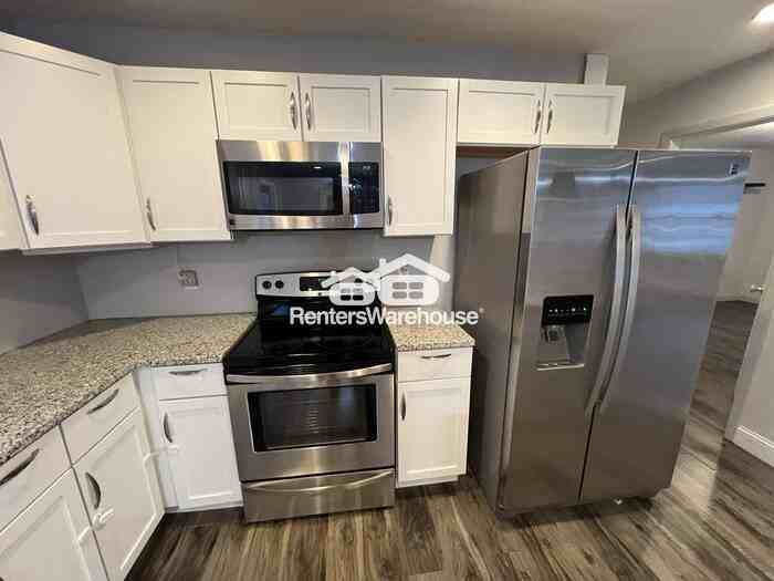 604 Main St W - Photo 4 of 34