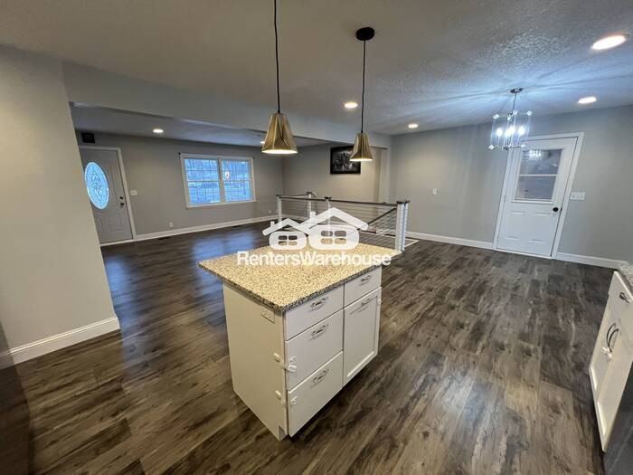 604 Main St W - Photo 7 of 34