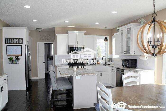 8868 Whispering Oaks Trl - Photo 3 of 33