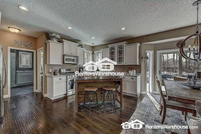 8868 Whispering Oaks Trl - Photo 5 of 33