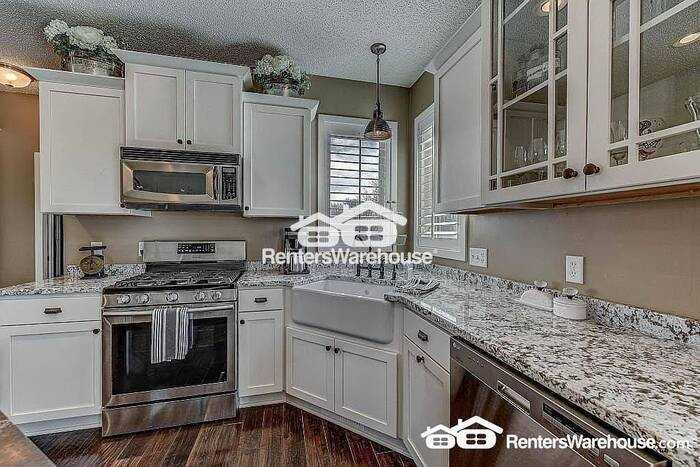 8868 Whispering Oaks Trl - Photo 6 of 33