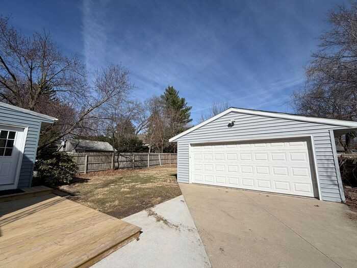 618 Brookland Park Dr - Photo 2 of 29