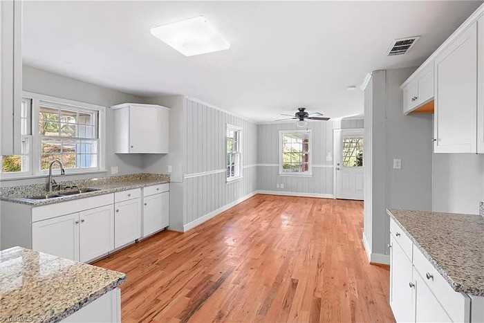 624 Brentwood Ct - Photo 7 of 34