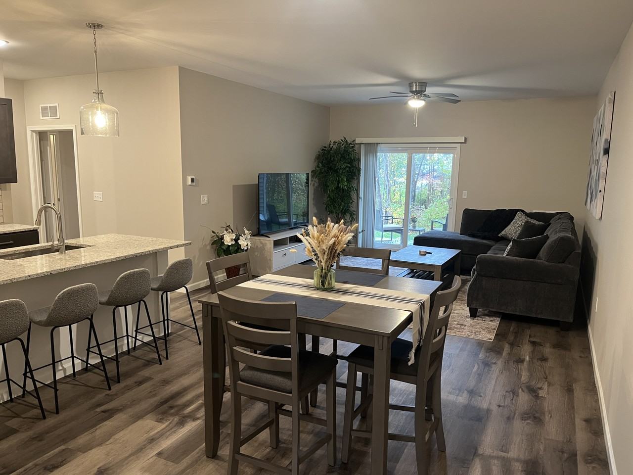 2086 Community Ln #1C - Photo 3 of 9