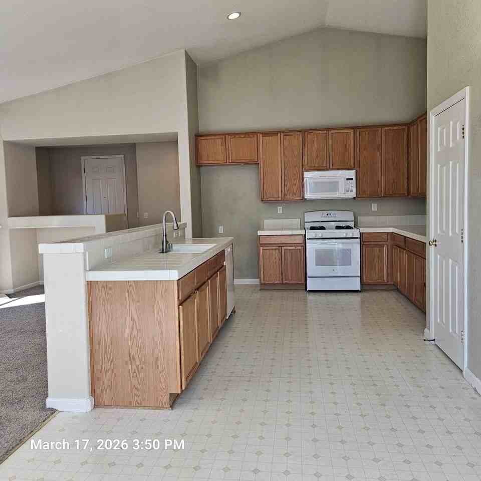 916 Sawyer Way #NA - Photo 3 of 11