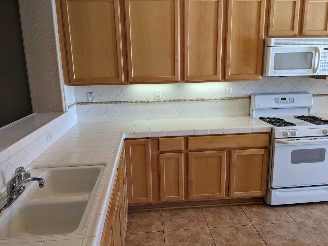 1046 Overland Ln #NA - Photo 4 of 8