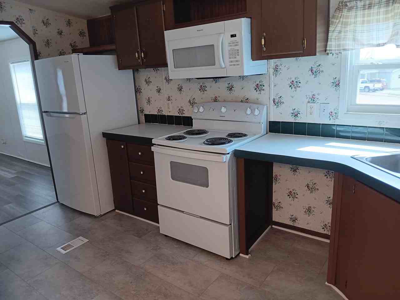 918 Martin Dr #NA - Photo 4 of 16