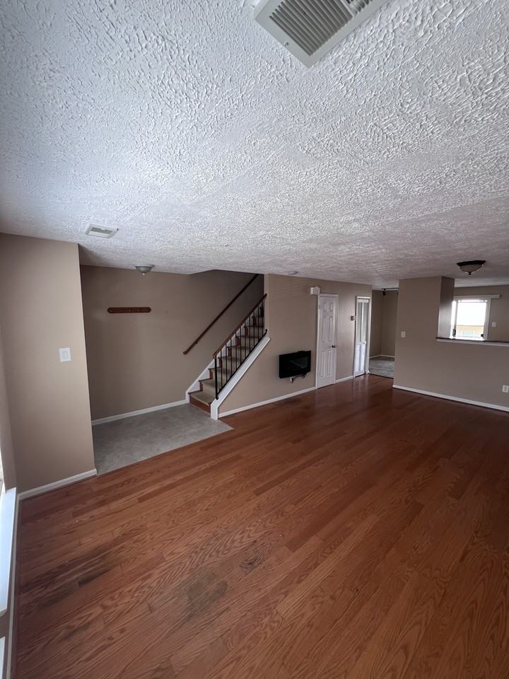 1412 Nestlewood Ct #NA - Photo 3 of 20