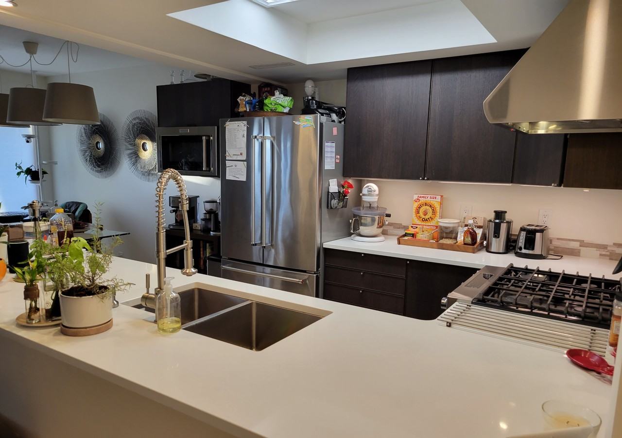 1042 Rockhurst Dr - Photo 2 of 23