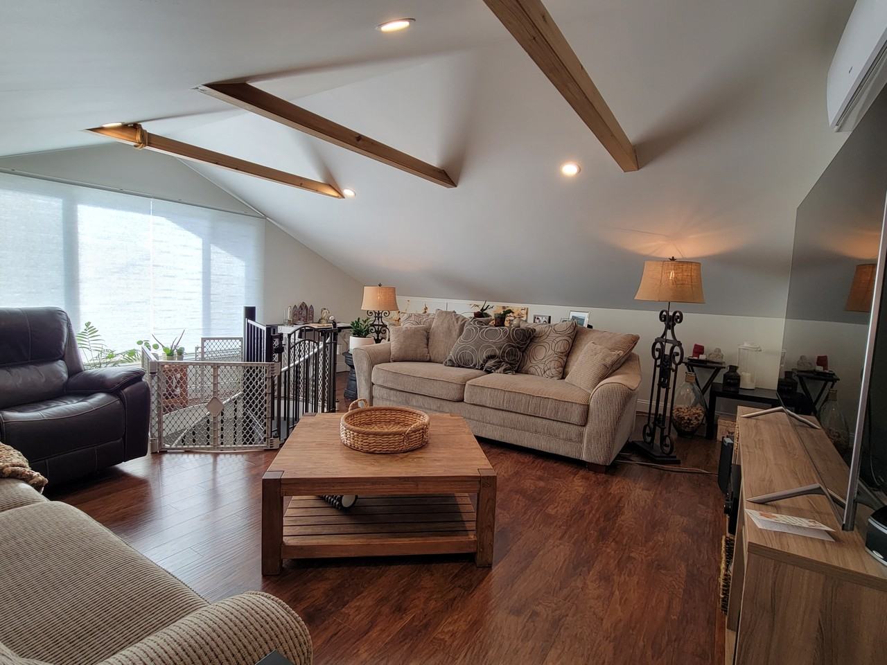 1042 Rockhurst Dr - Photo 7 of 23