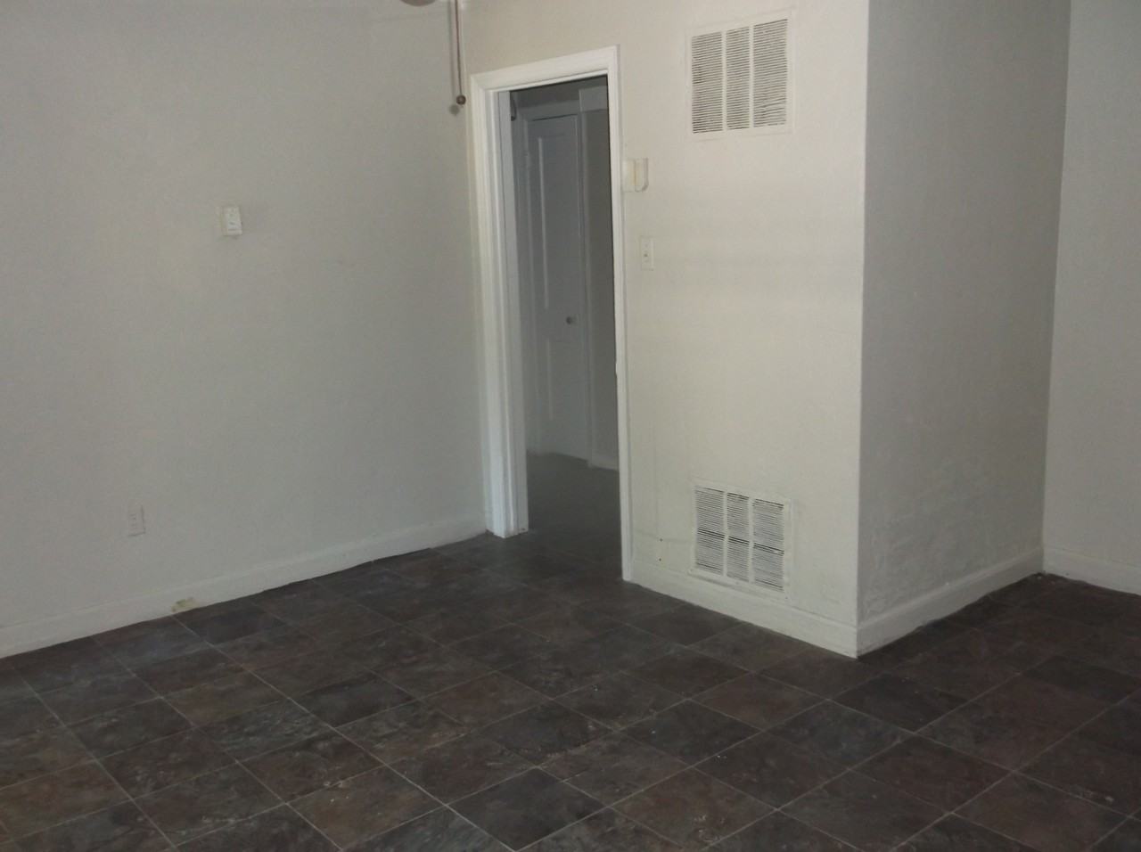 1439 Semmes St - Photo 5 of 9