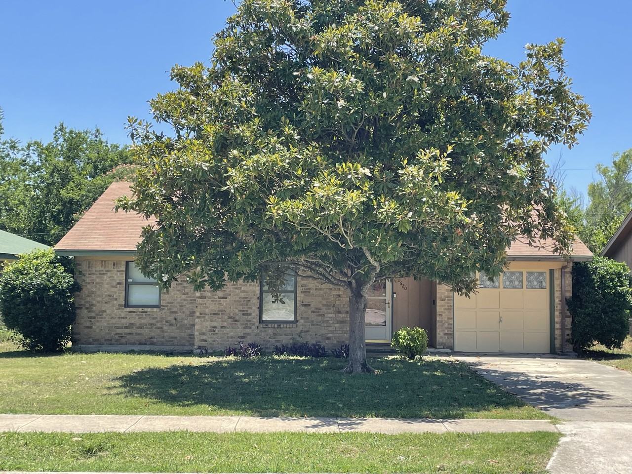 2620 Hidden Valley Dr