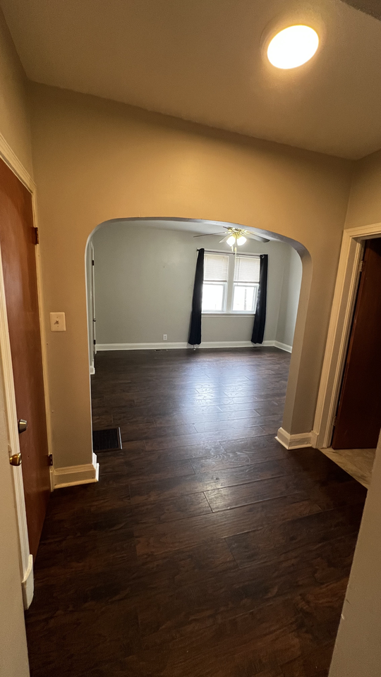 1051 Desoto Rd - Photo 3 of 22