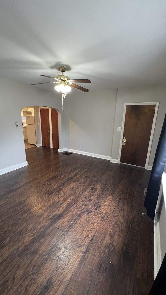 1051 Desoto Rd - Photo 5 of 22