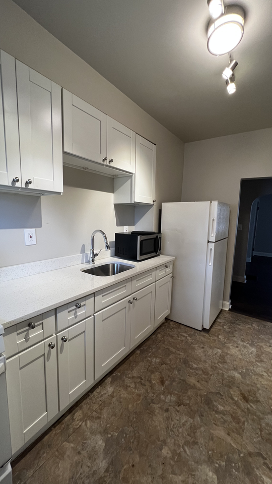 1051 Desoto Rd - Photo 6 of 22